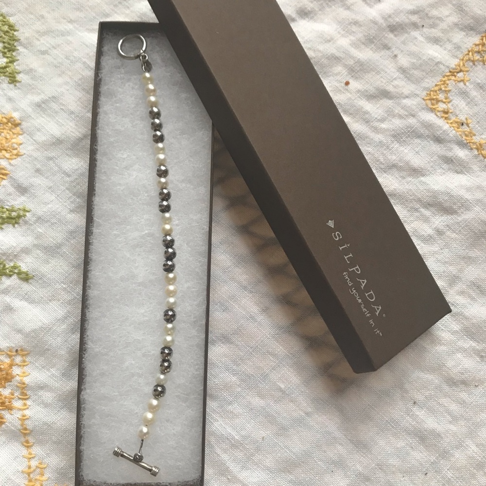 Beautiful pearl and silver bead Silpada bracelet